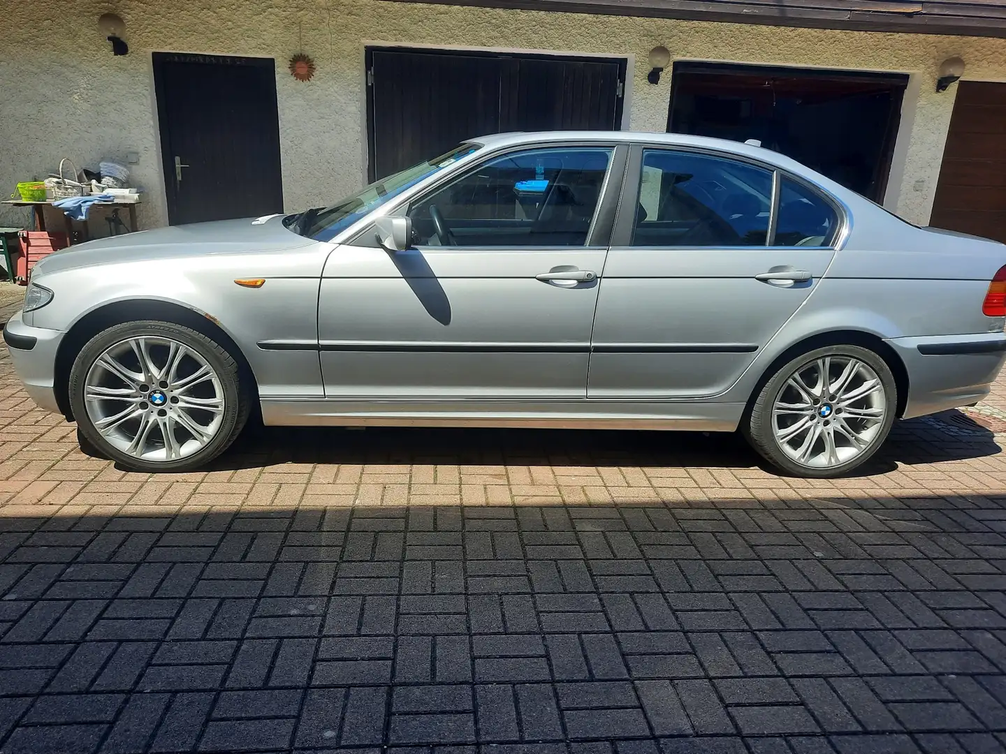 BMW 325 325xi - 2