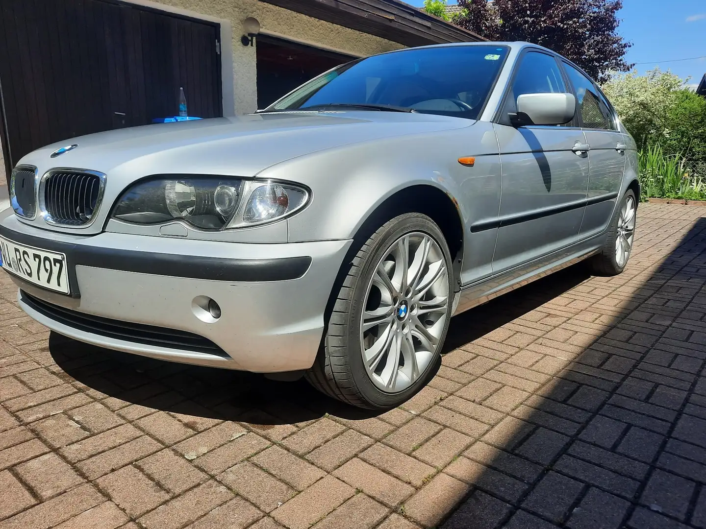 BMW 325 325xi - 1