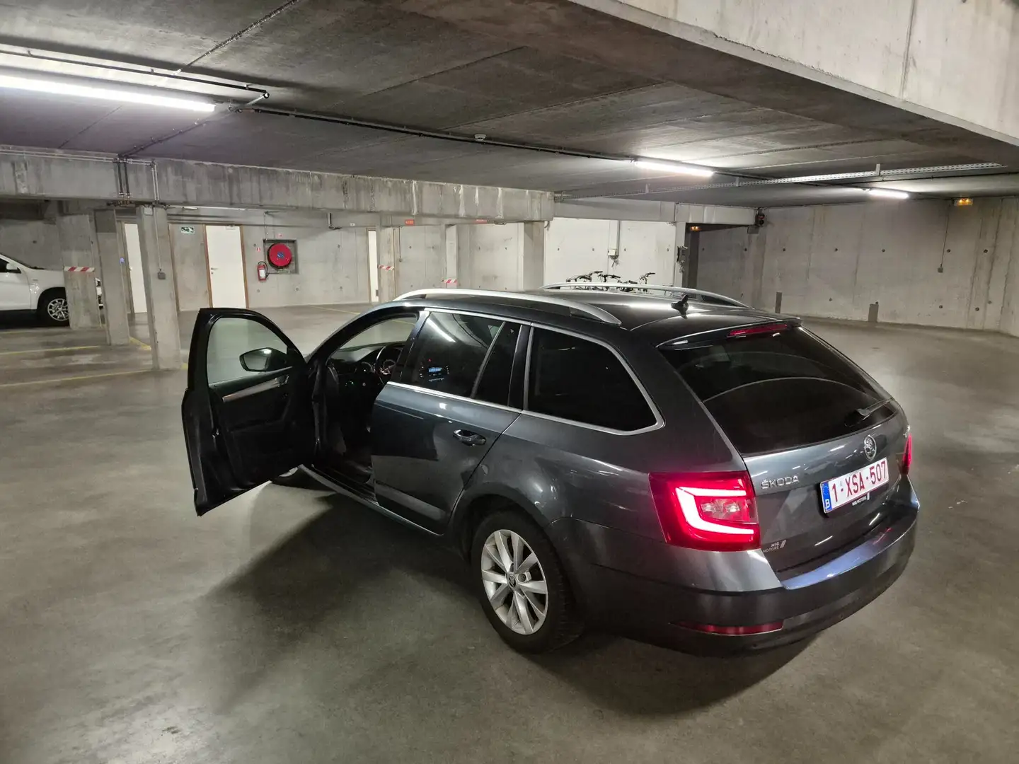 Skoda Octavia Octavia Combi 1.5 TSI ACT DSG Ambition Grijs - 1