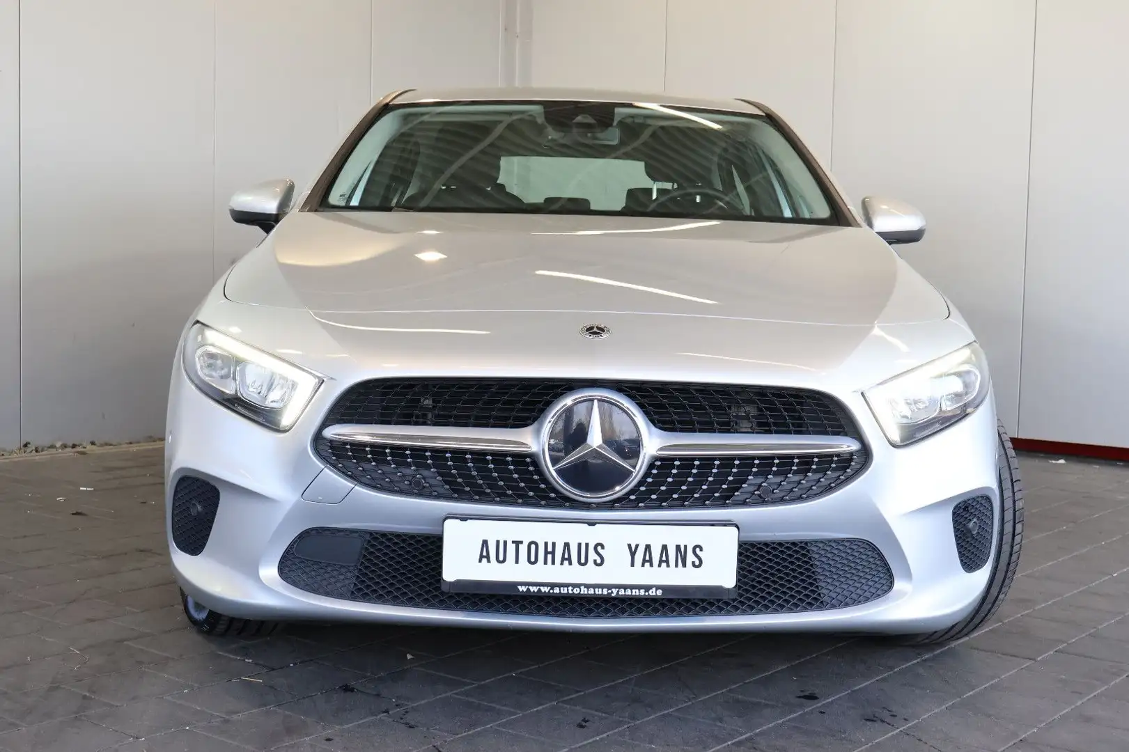 Mercedes-Benz A 180 Progressive WIDE+MBUX+LED+KAM+ALU Silver - 2
