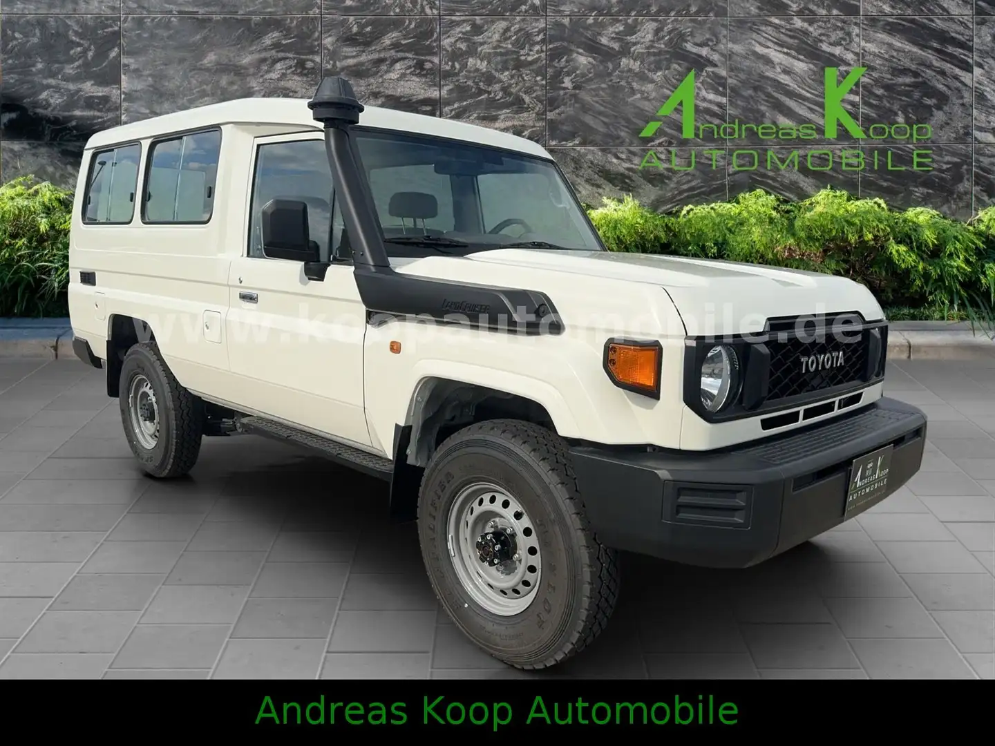 Toyota Land Cruiser GDJ 78 2,8d STD 2x90 Weiß - 2