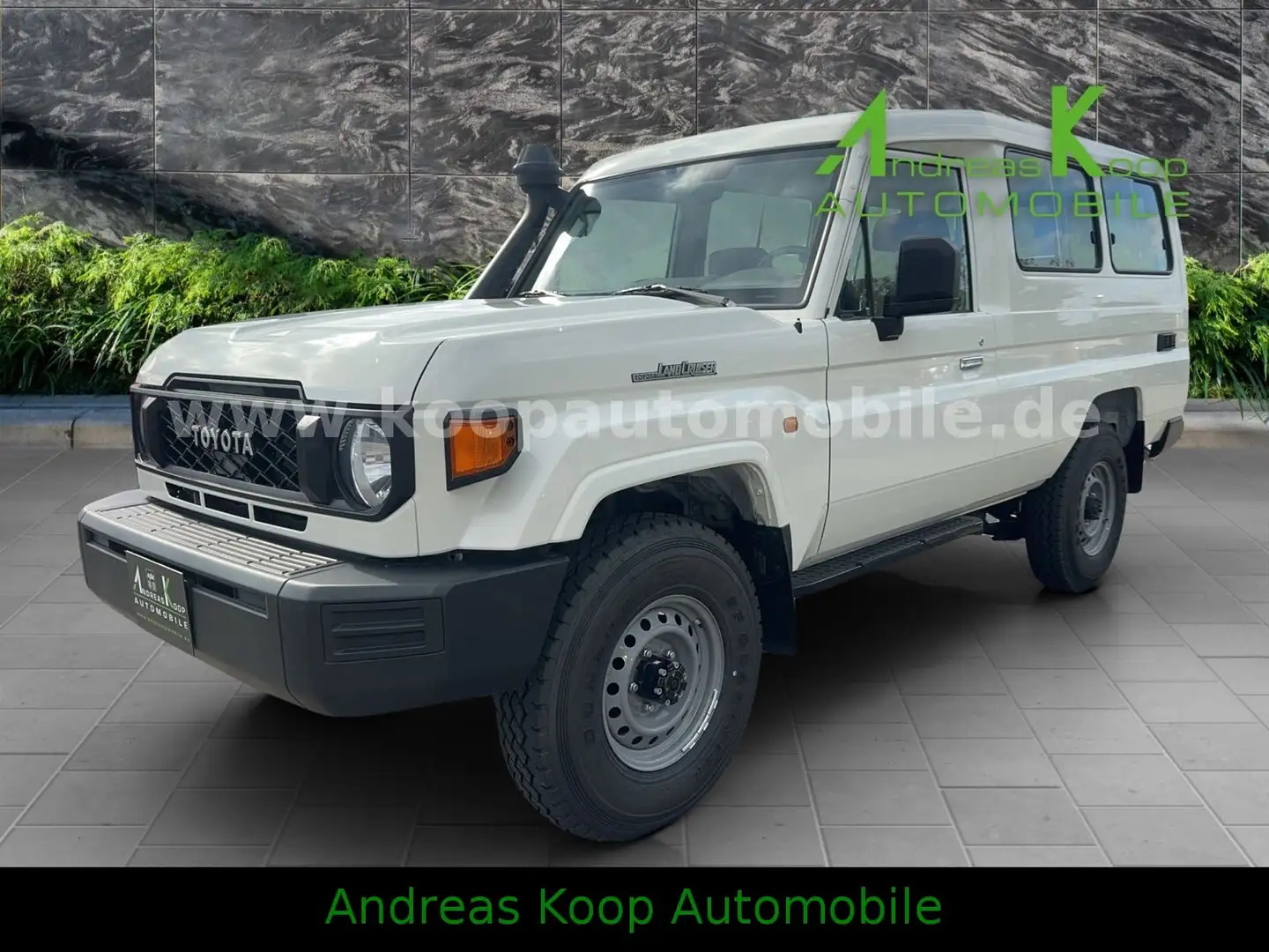 Toyota Land Cruiser GDJ 78 2,8d STD 2x90 Weiß - 1