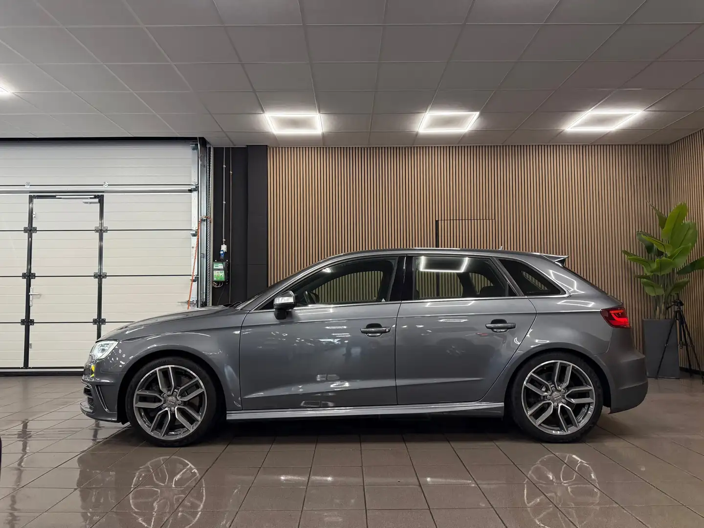 Audi A3 Sportback 2.0 TFSI S3 quattro Pro Line Plus * Auto Grijs - 2