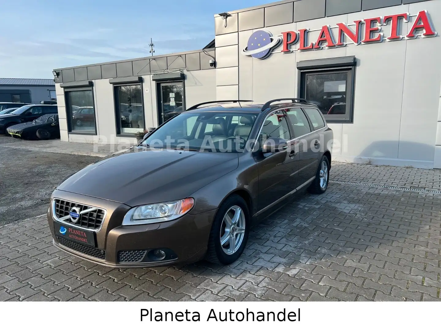 Volvo V70 Kombi Edition PRO*NAVI*BI-XENON*AHK*PDC*8FAC Braun - 2