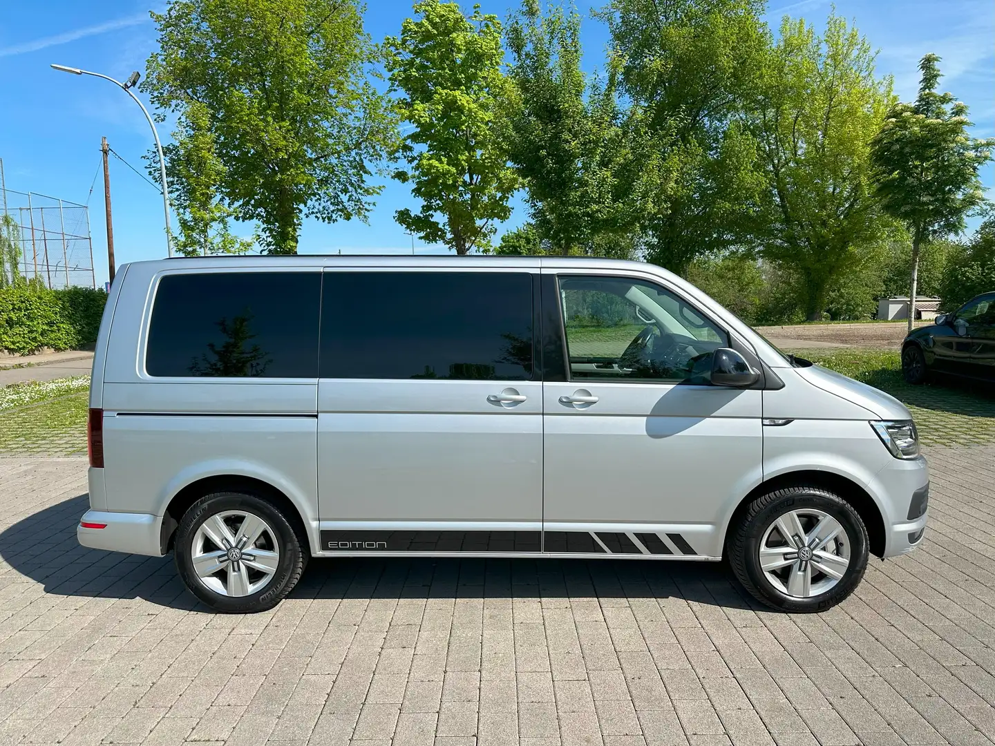 Volkswagen T6 Multivan Highline DSG LED Navi Matrix Standheiz. "Edition" Silber - 2