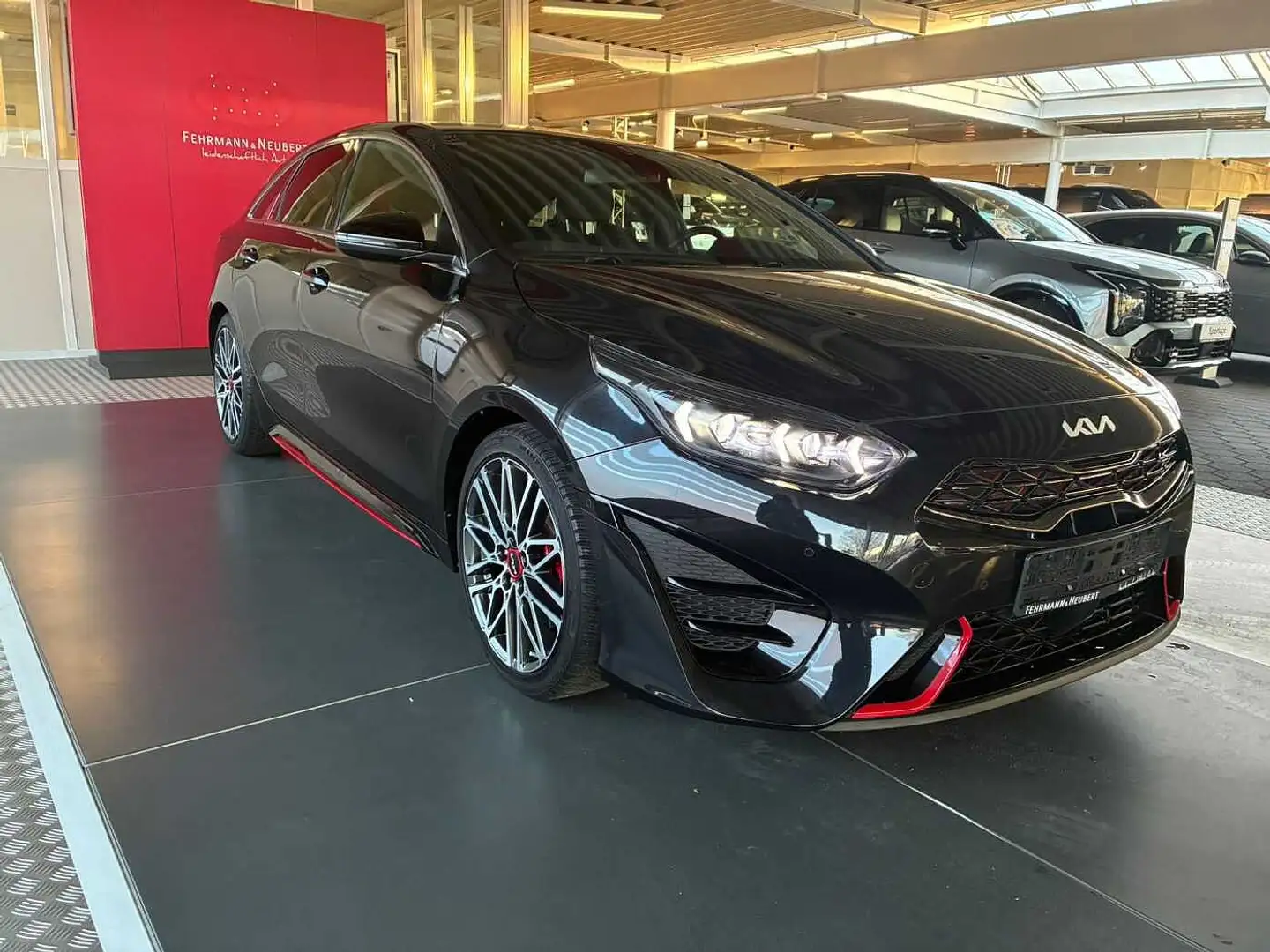 Kia ProCeed / pro_cee'd 1.6 T DCT7 GT KOM Schwarz - 2