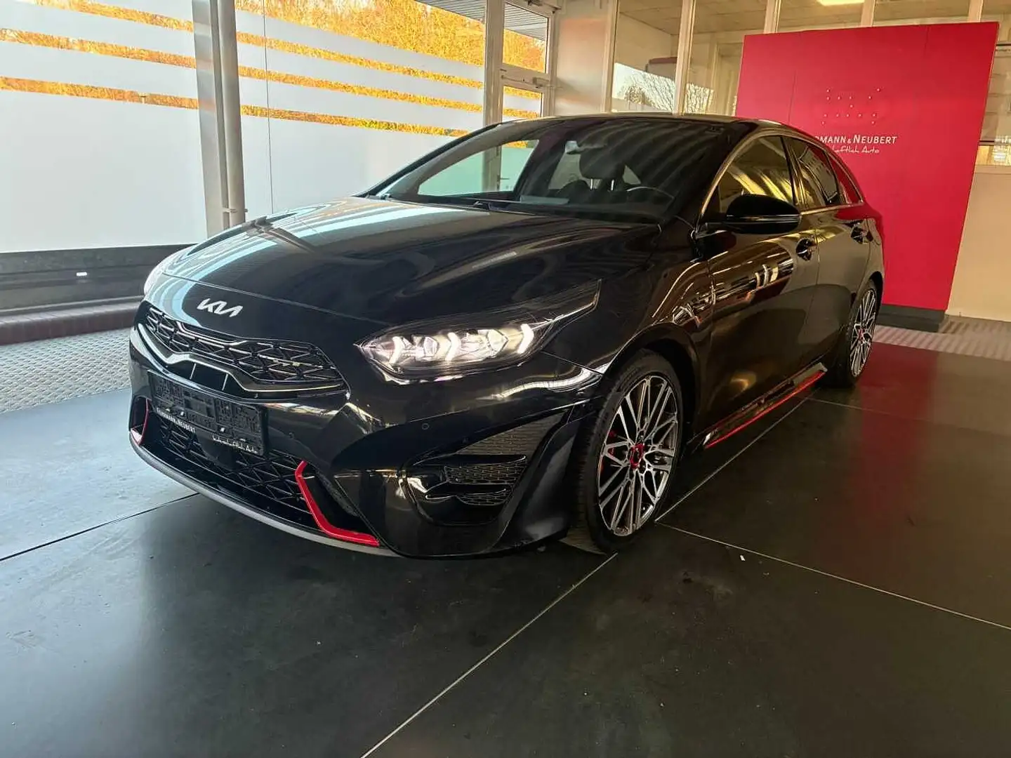 Kia ProCeed / pro_cee'd 1.6 T DCT7 GT KOM Schwarz - 1