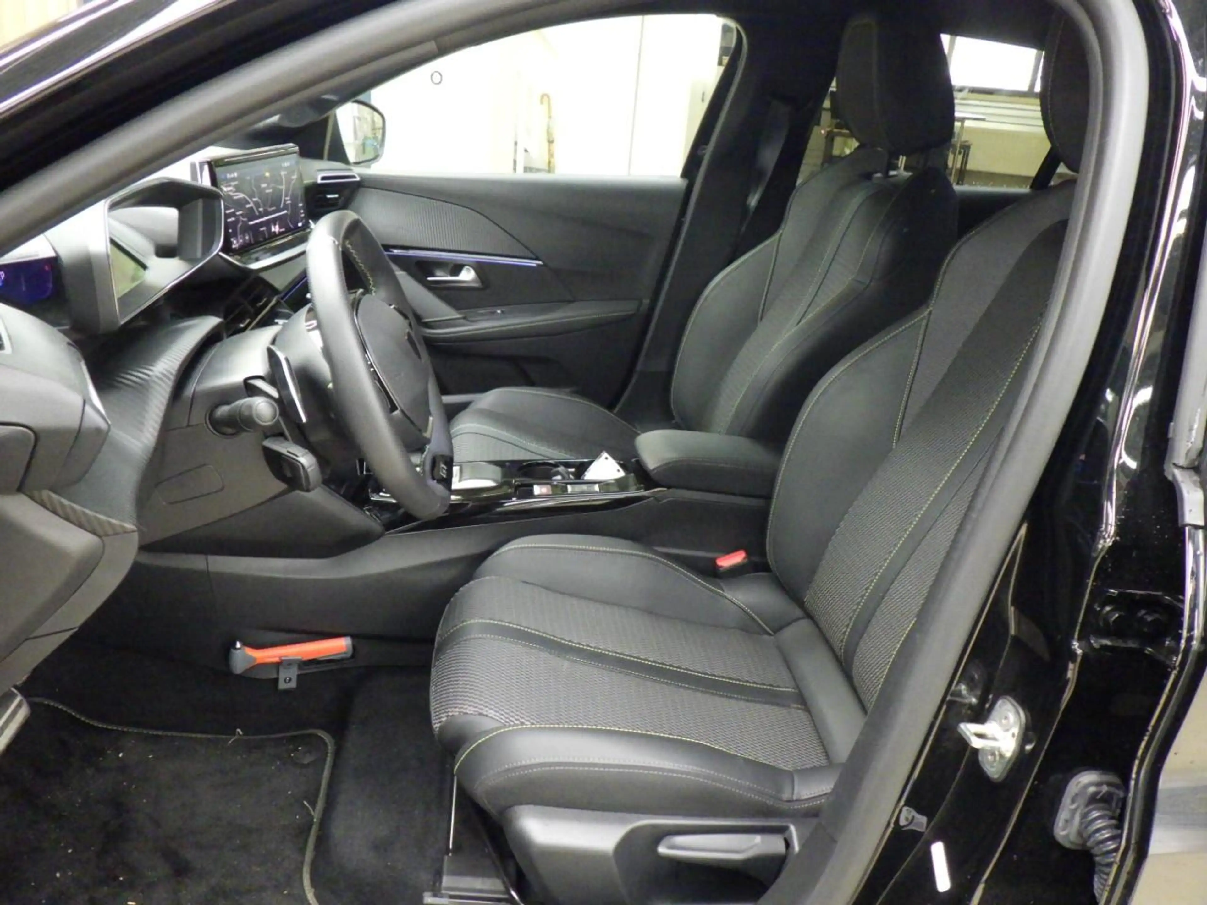Peugeot 208 1.2 Hybrid 145 e-DCS6 GT | Navigatie | Adaptieve C — photo 6