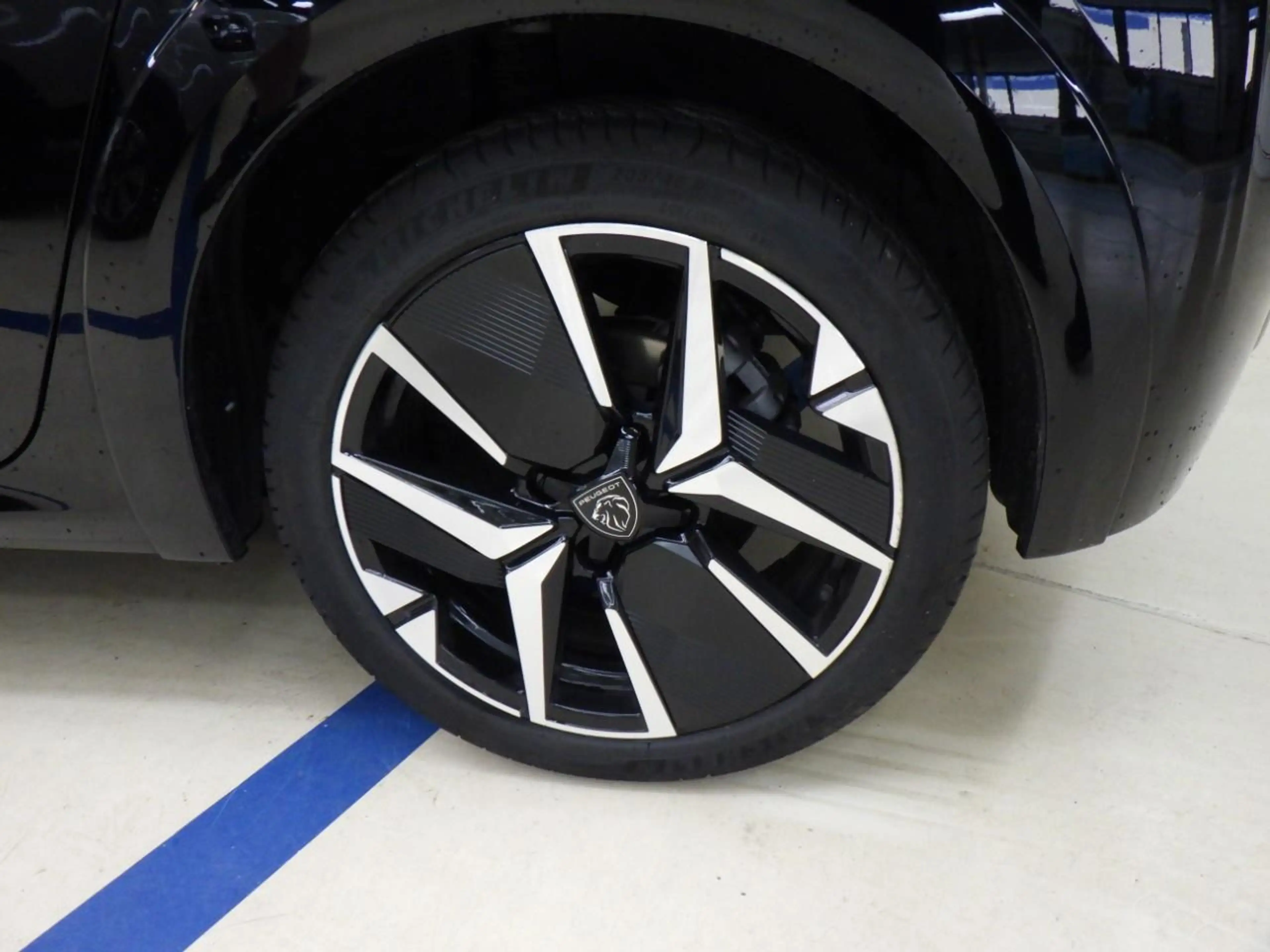 Peugeot 208 1.2 Hybrid 145 e-DCS6 GT | Navigatie | Adaptieve C — photo 3