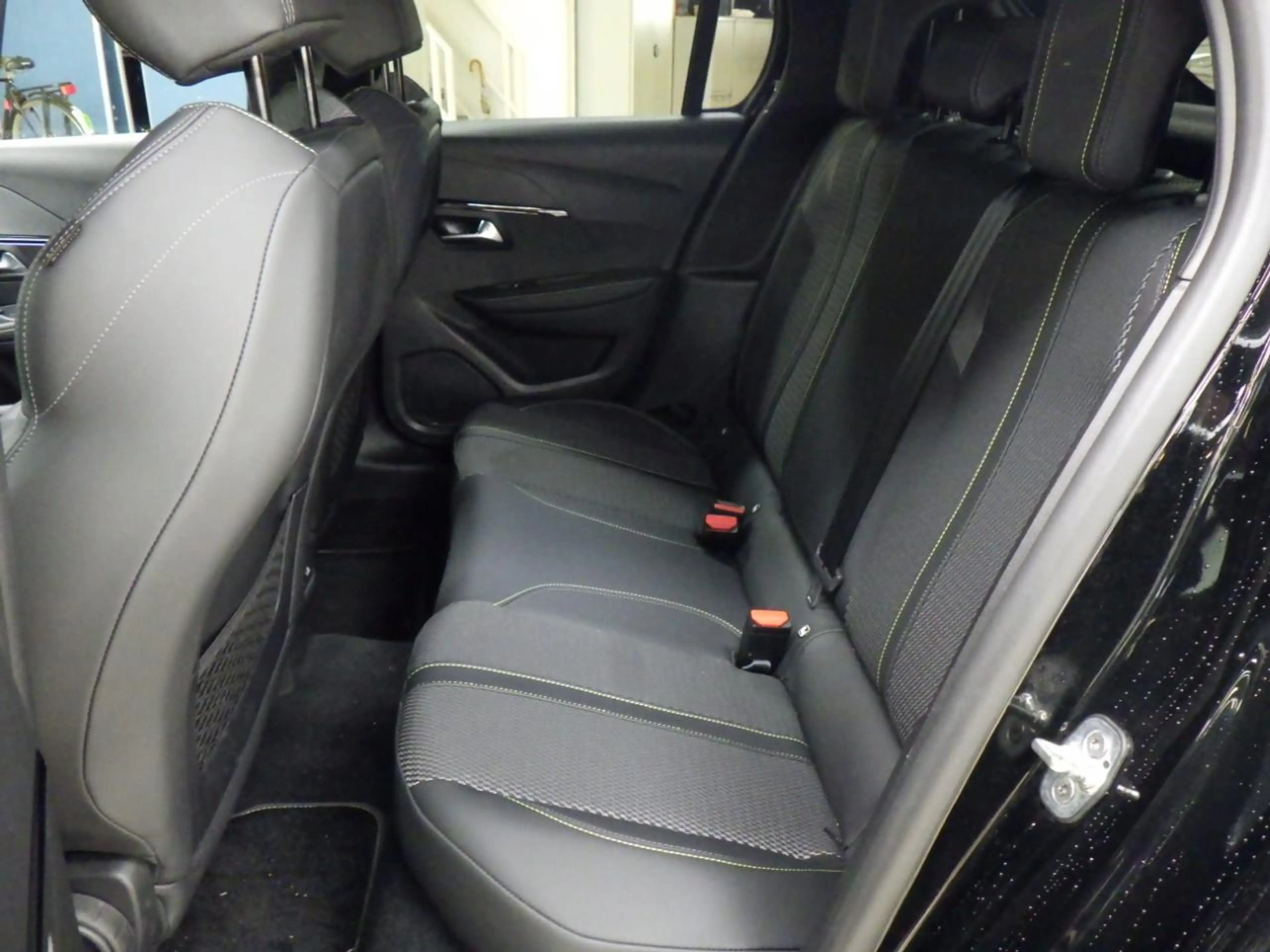 Peugeot 208 1.2 Hybrid 145 e-DCS6 GT | Navigatie | Adaptieve C — photo 7