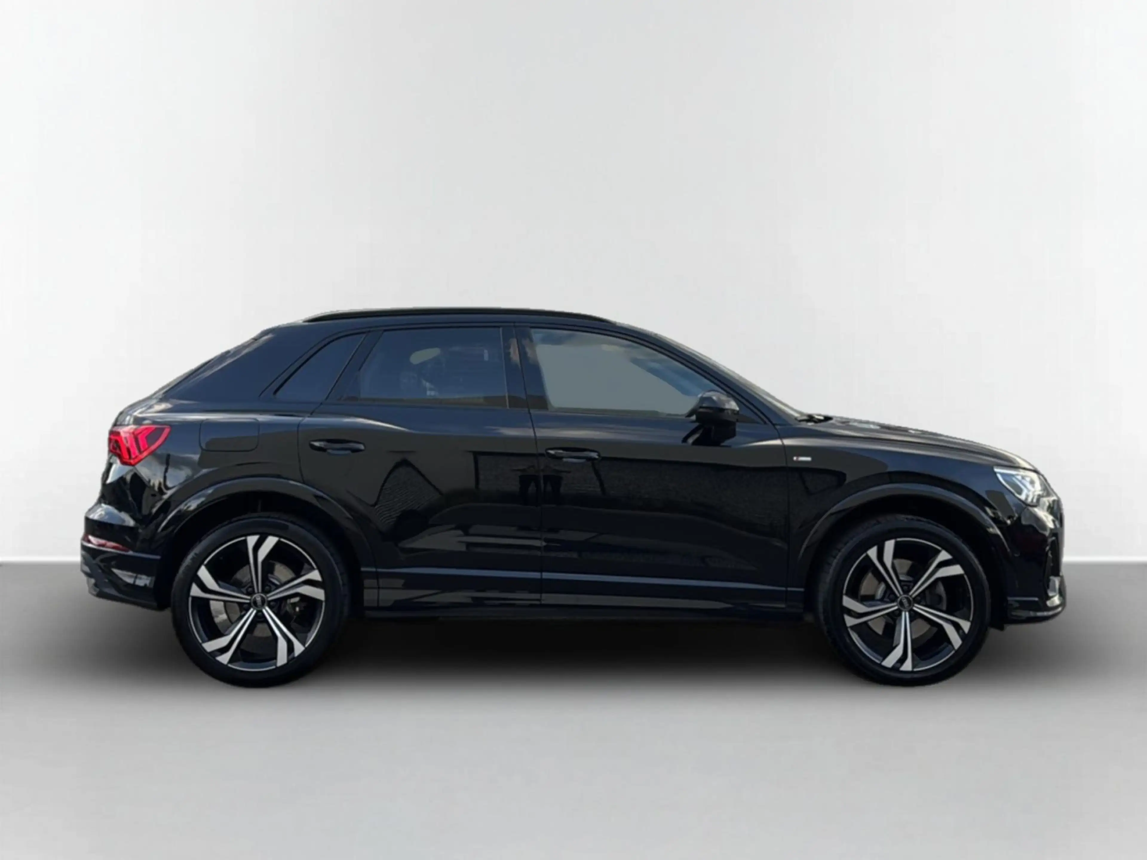 Audi Q3 45 TFSIe S line Matrix-LED AHK Navi Sonos 21" — photo 2