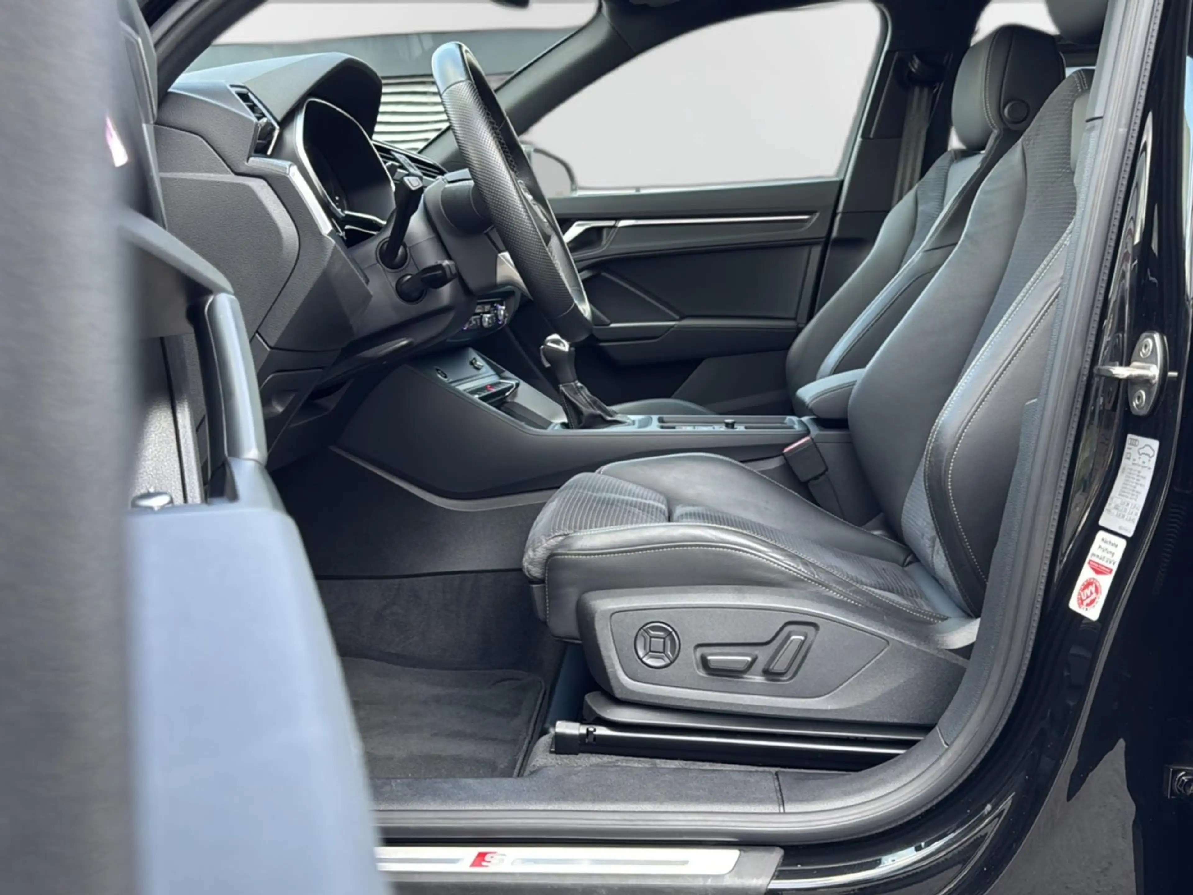 Audi Q3 45 TFSIe S line Matrix-LED AHK Navi Sonos 21" — photo 10