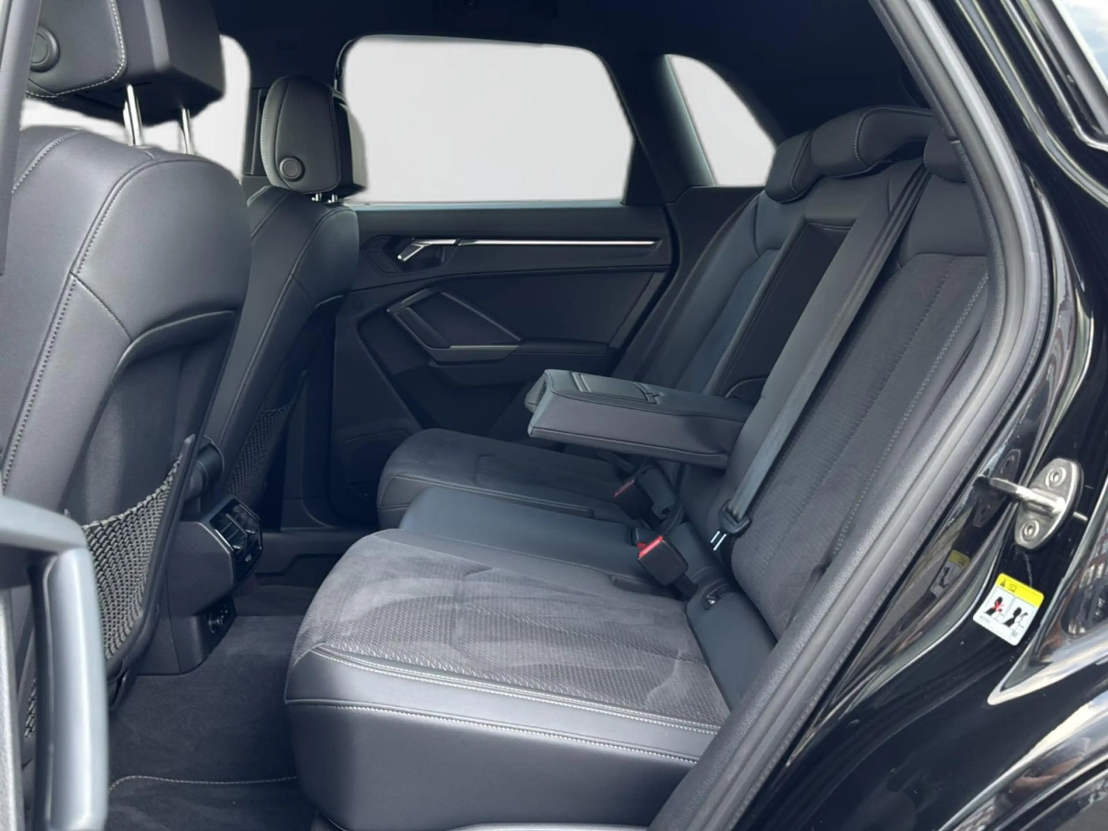 Audi Q3 45 TFSIe S line Matrix-LED AHK Navi Sonos 21" — photo 11