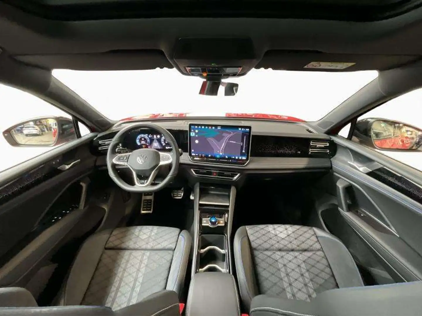 Volkswagen Tiguan R-Line+BlackStyle+Pano+Matrix Rood - 2