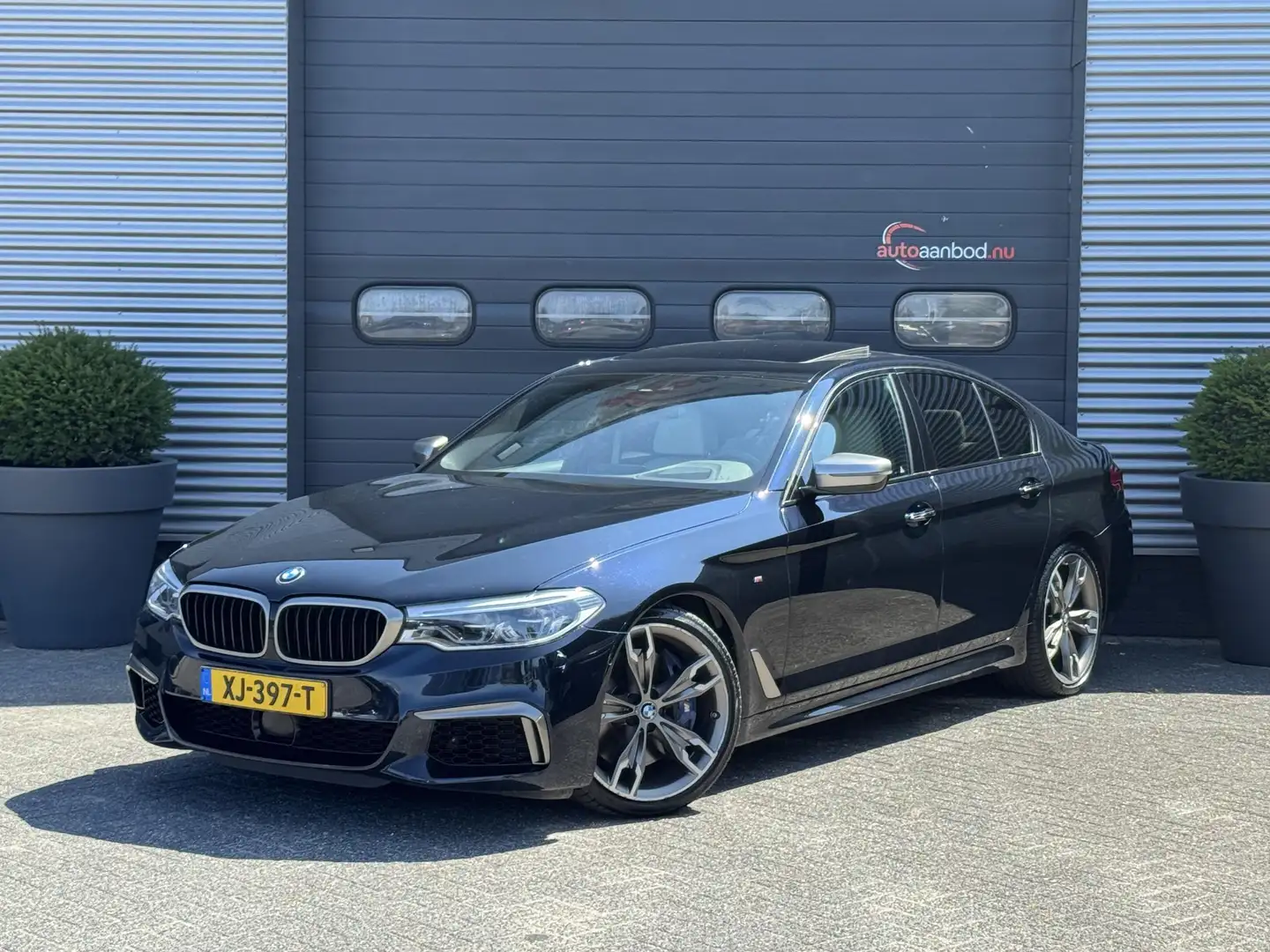 BMW M550 5-serie M550i xDrive High Executive | Panoramadak Gris - 1