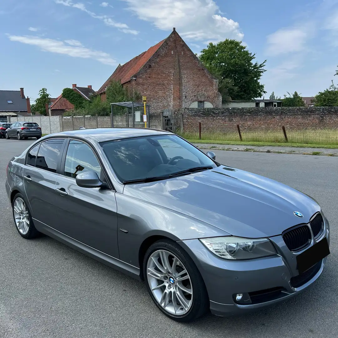 BMW 318 318 dA Boite Automatique // Navi // cuir//... Gris - 2