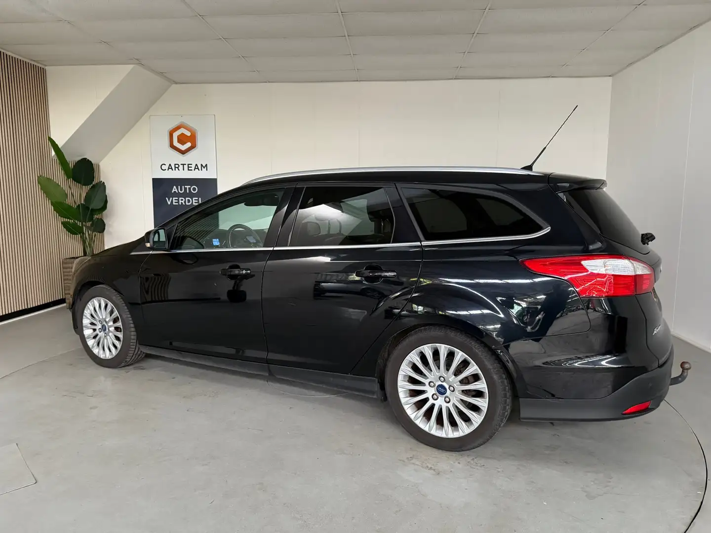 Ford Focus Wagon 1.6 EcoBoost Titanium Airco, Leder, Trekhaak Zwart - 2