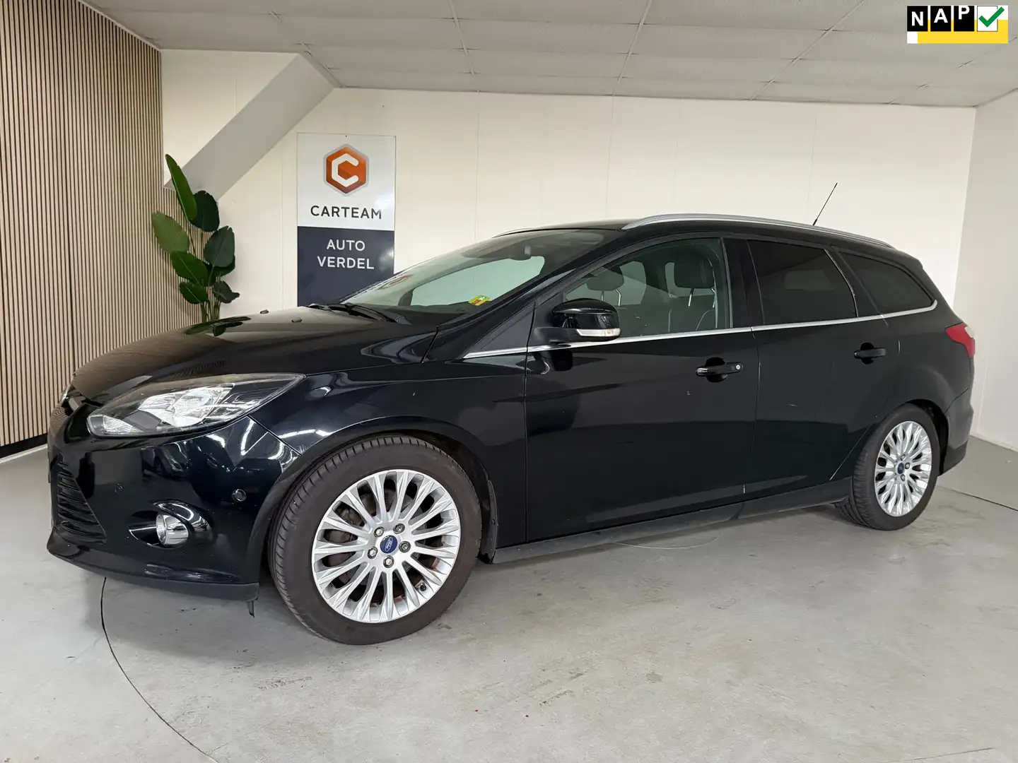 Ford Focus Wagon 1.6 EcoBoost Titanium Airco, Leder, Trekhaak Zwart - 1