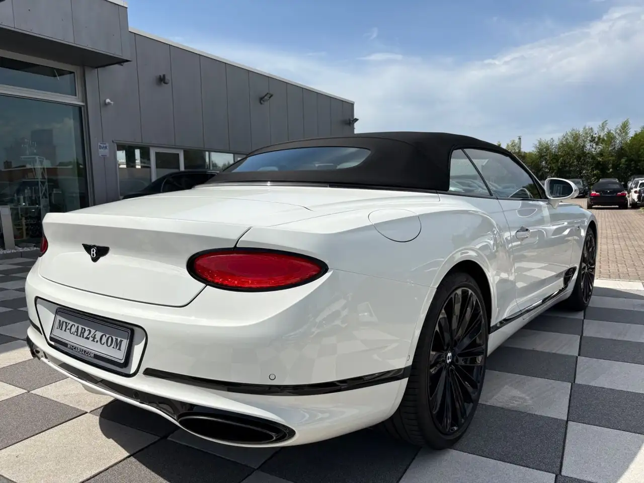 Bentley Continental GTC 2021 — фото 12