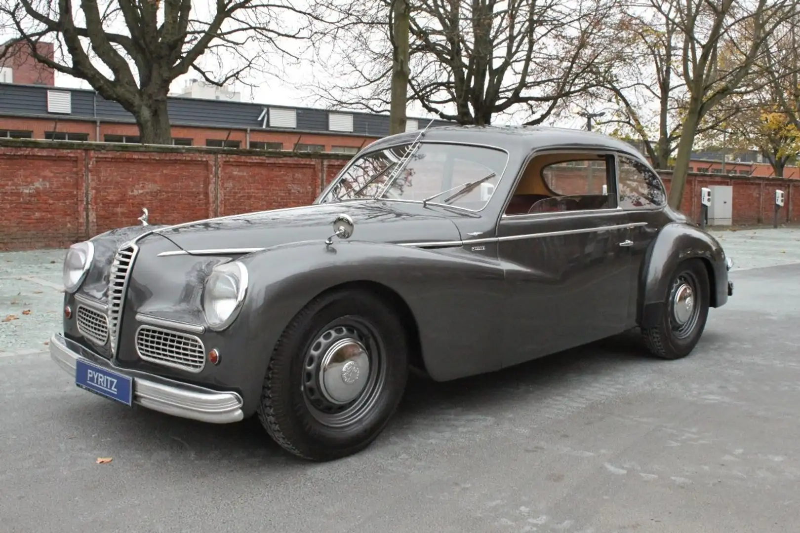 Alfa Romeo 6 C 2500 SS Grau - 2