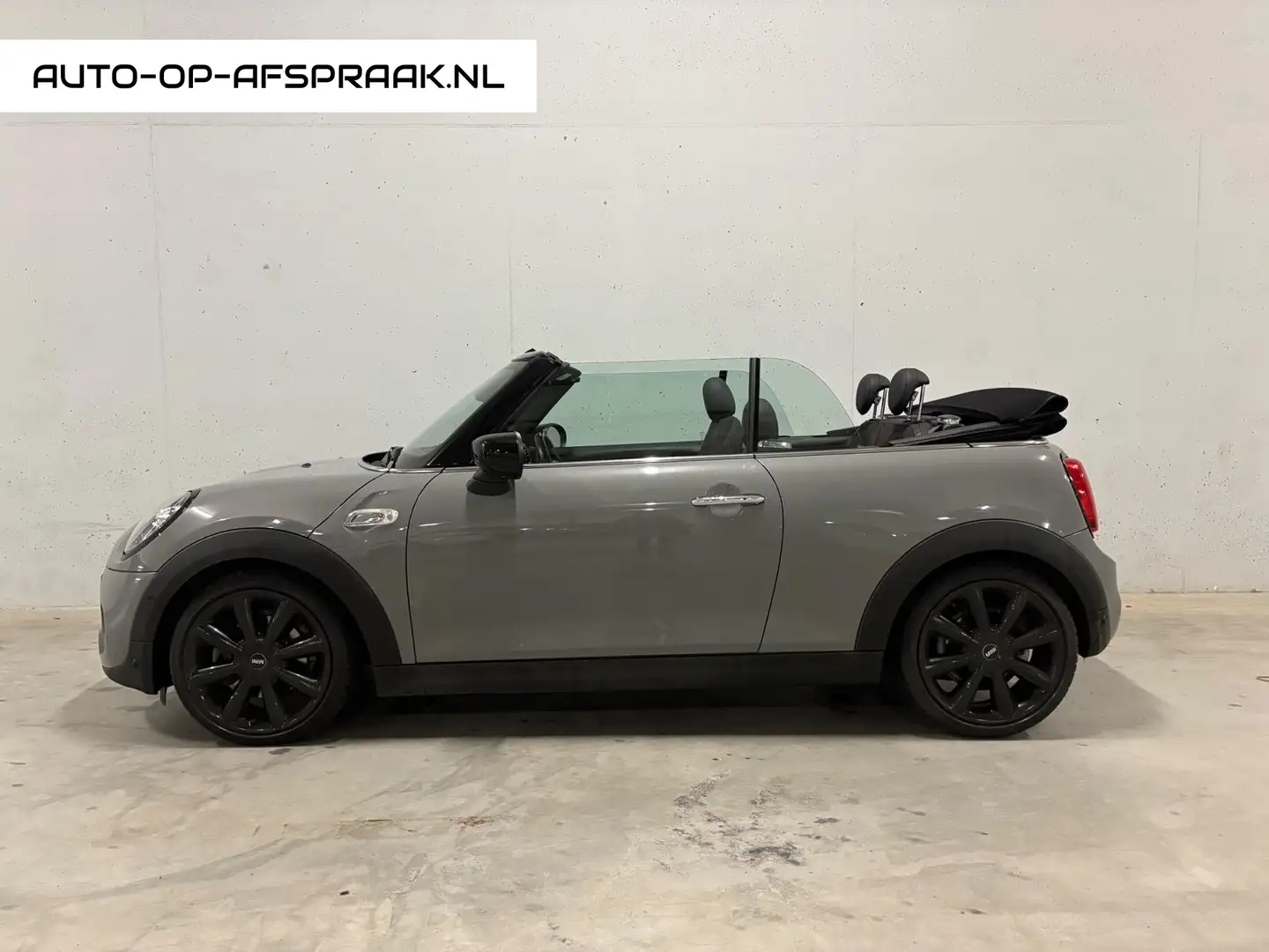 MINI John Cooper Works Cabrio JCW 2.0 S Night Jack Edition BTW 21% Aut. Leer Cam Grijs - 1