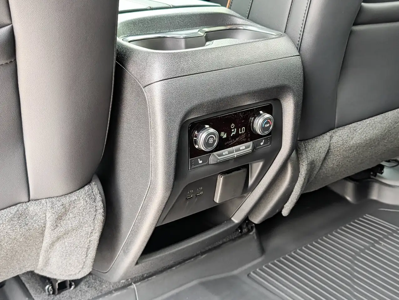 GMC Acadia снимка GMC Acadia