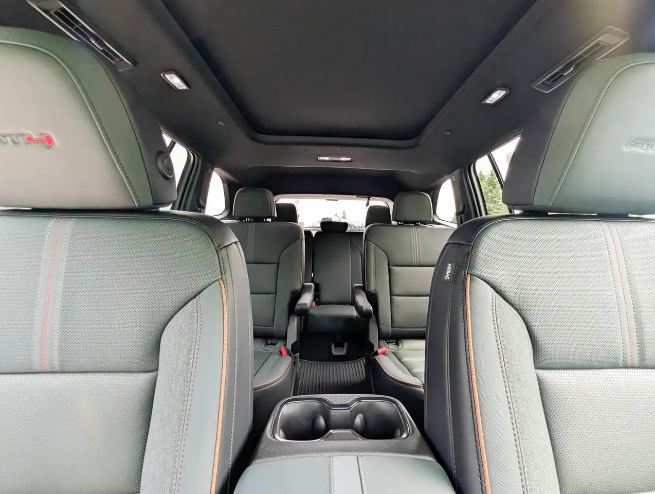 GMC Acadia снимка GMC Acadia