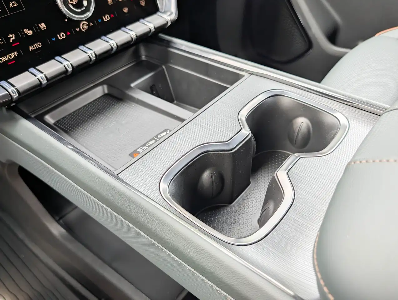 GMC Acadia снимка GMC Acadia