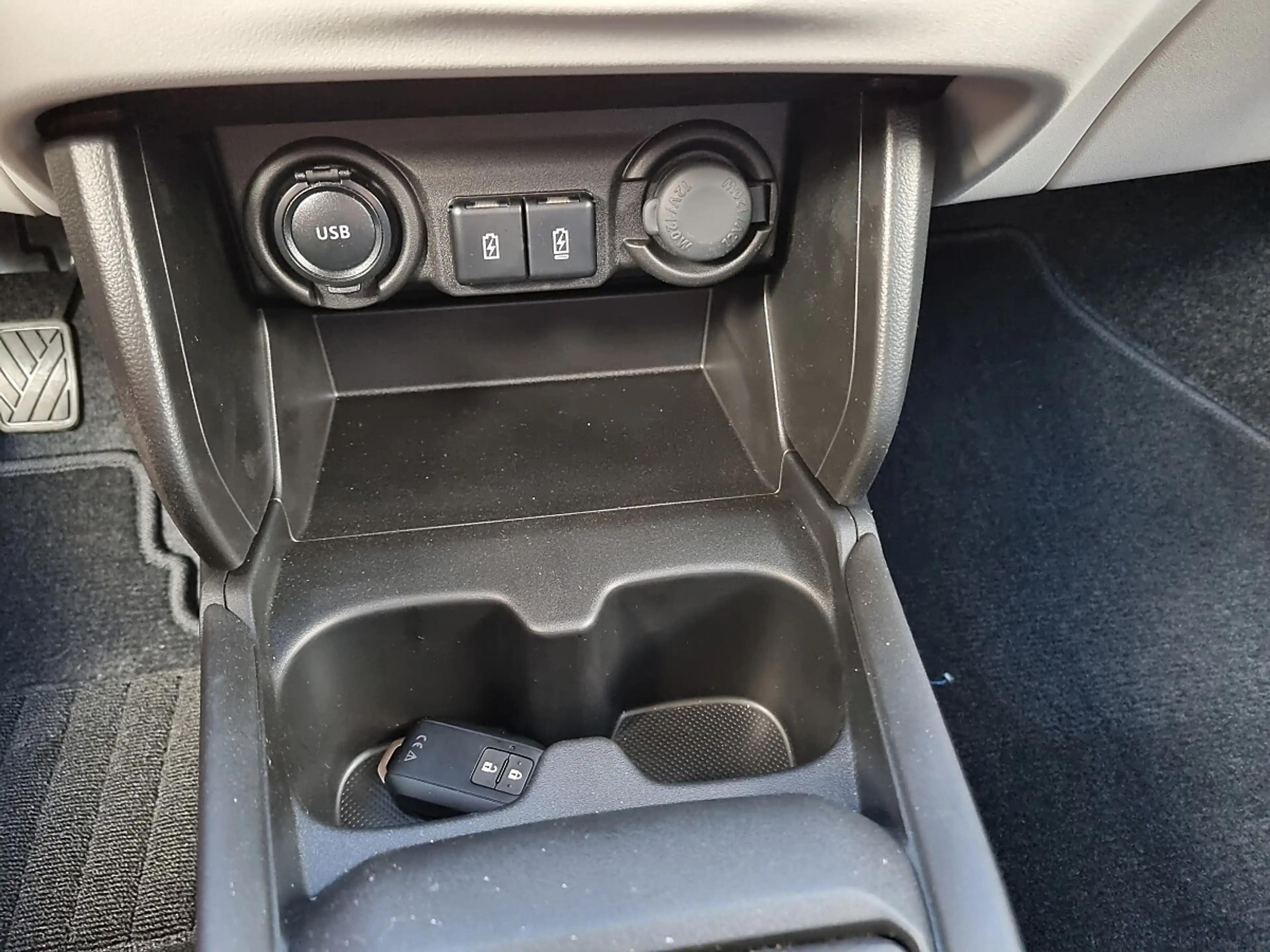 Suzuki Swift 1,2 Hybrid Allgrip Shine — photo 14