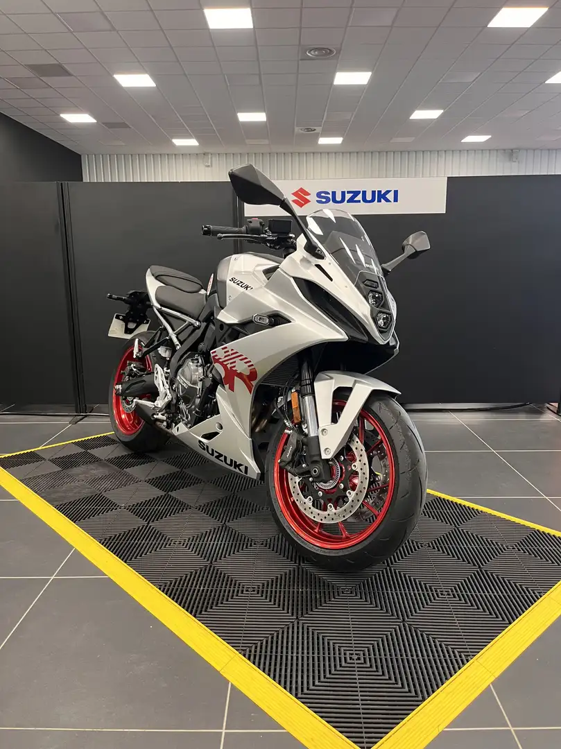 Suzuki GSX 8R Gris - 1