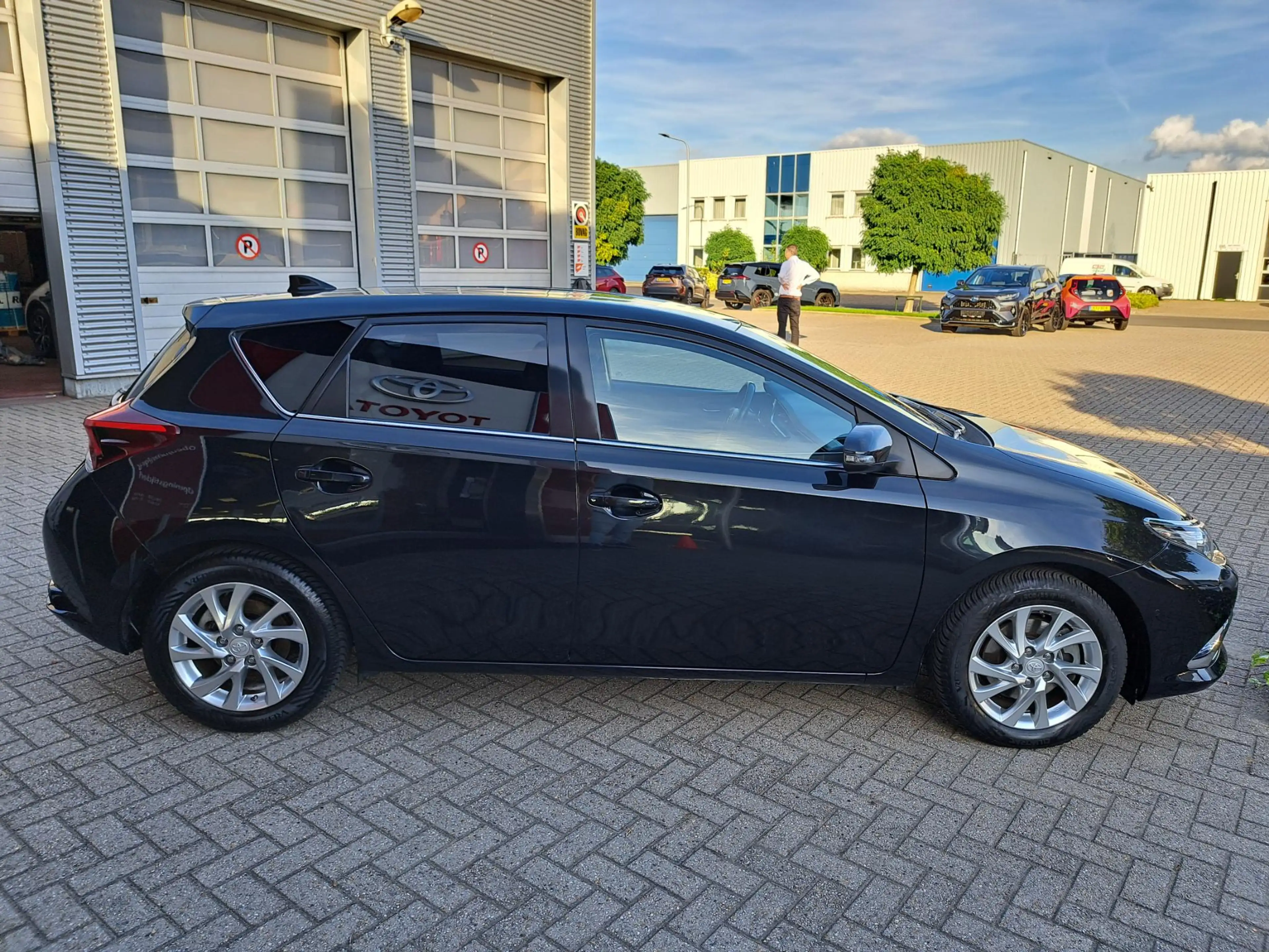 Toyota Auris 1.8 Hybrid Executive NETTE NL- AUTO LICHTMETAAL ME — photo 4