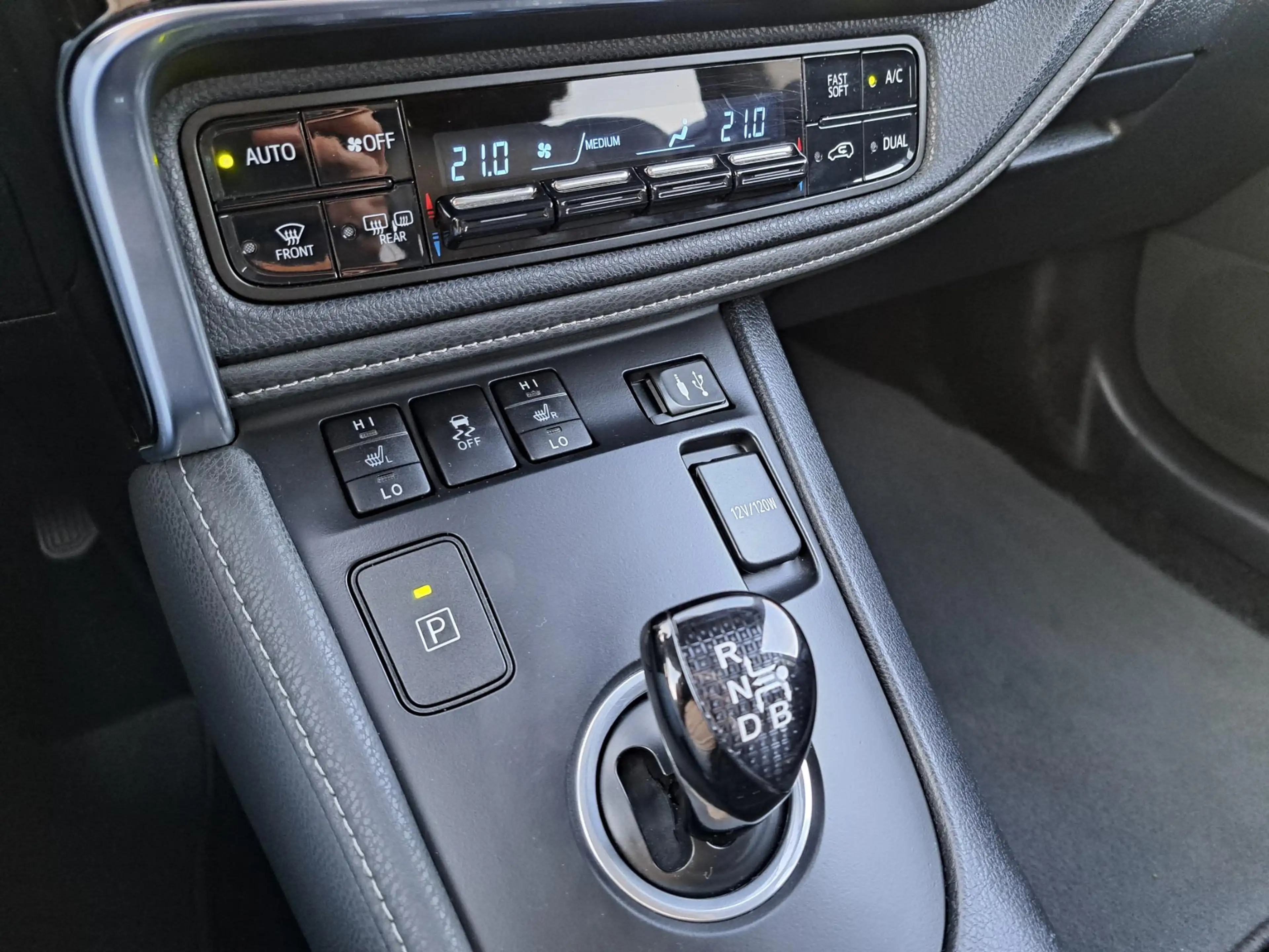 Toyota Auris 1.8 Hybrid Executive NETTE NL- AUTO LICHTMETAAL ME — photo 22