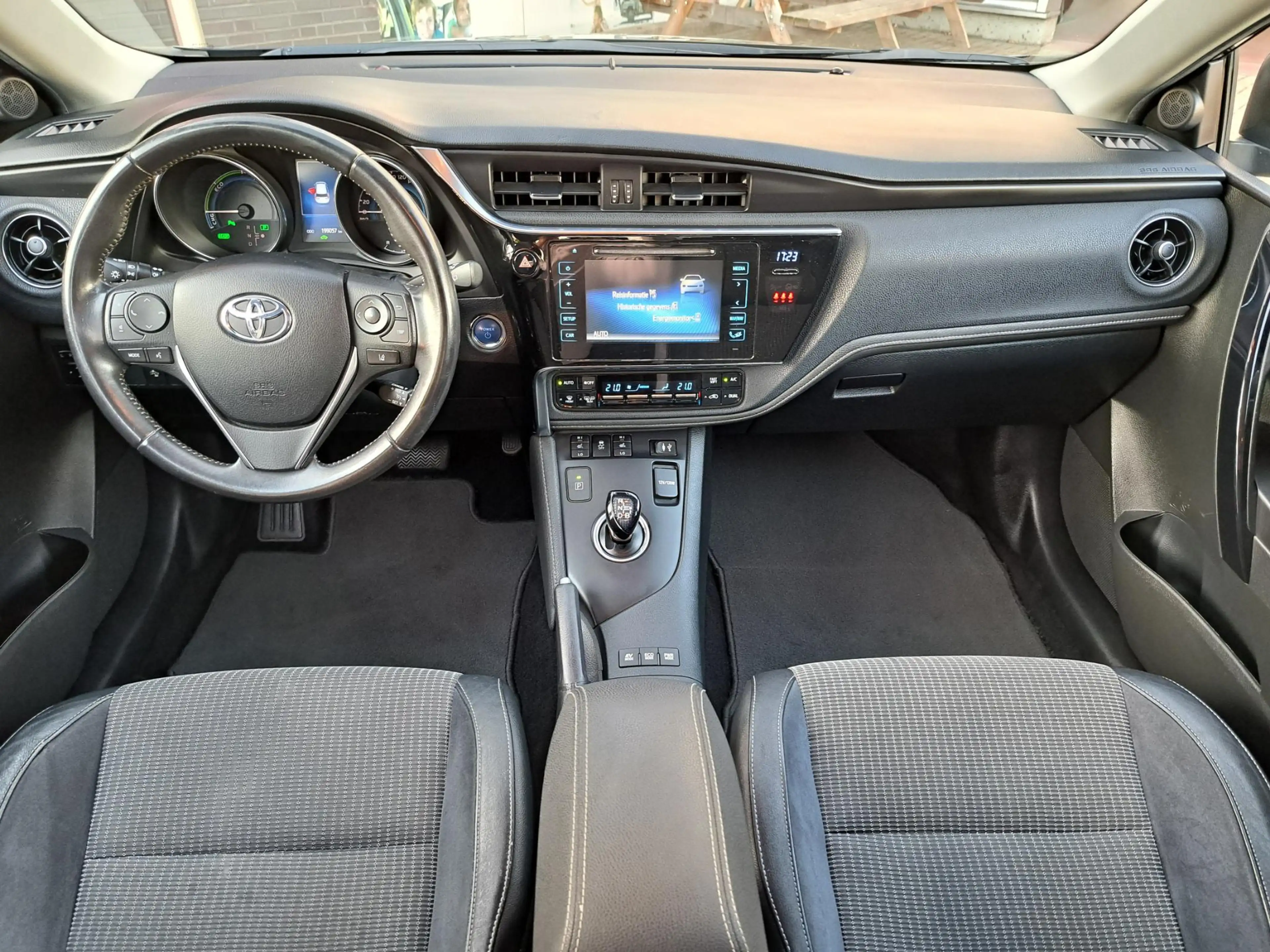 Toyota Auris 1.8 Hybrid Executive NETTE NL- AUTO LICHTMETAAL ME — photo 7