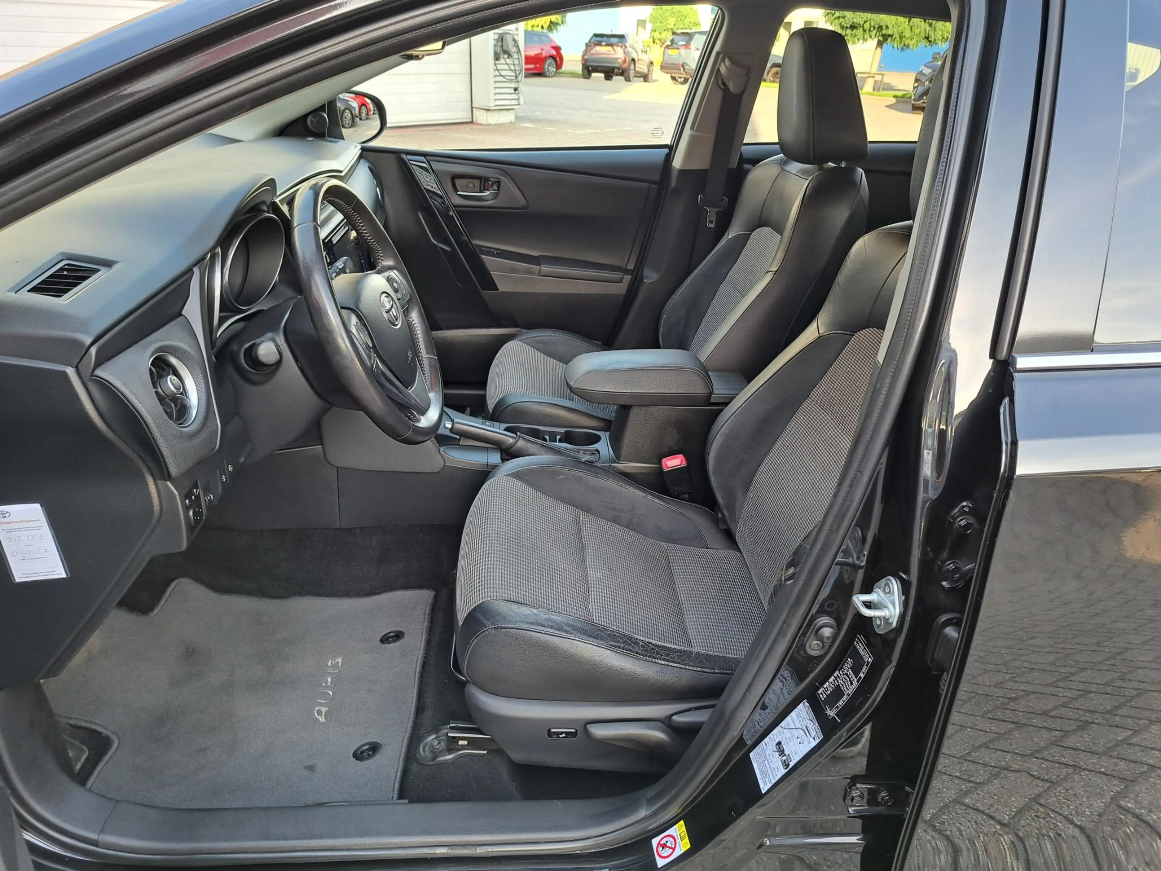 Toyota Auris 1.8 Hybrid Executive NETTE NL- AUTO LICHTMETAAL ME — photo 11