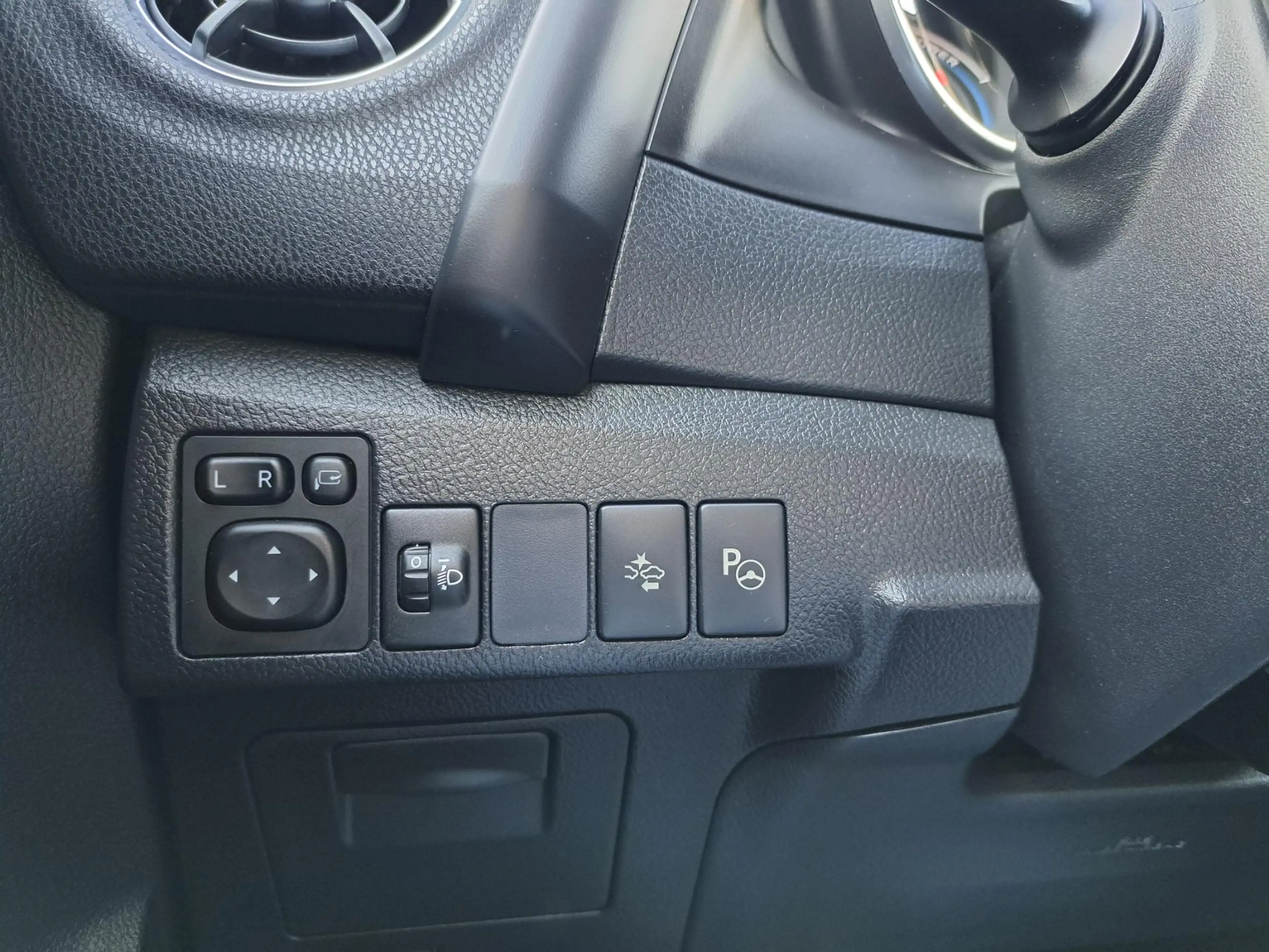 Toyota Auris 1.8 Hybrid Executive NETTE NL- AUTO LICHTMETAAL ME — photo 14