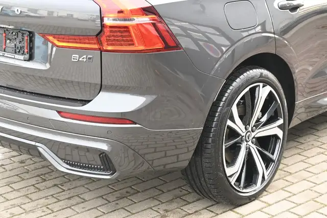 Volvo XC60 view 5