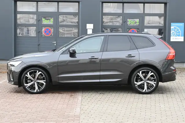 Volvo XC60 view 2