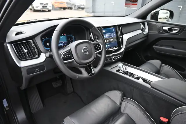 Volvo XC60 view 9