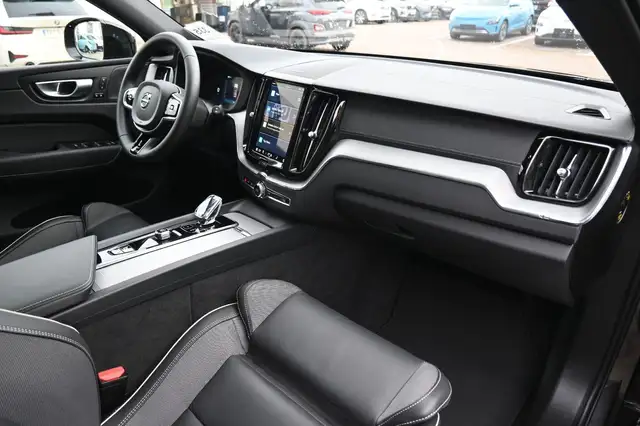 Volvo XC60 view 14