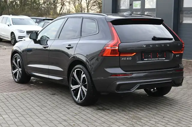 Volvo XC60 view 3