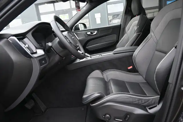 Volvo XC60 view 11