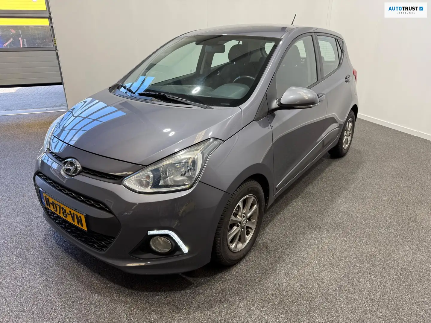 Hyundai i10 1.0i Go! Grijs - 1
