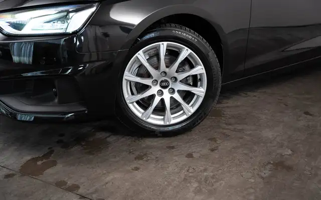 Audi A4 view 5