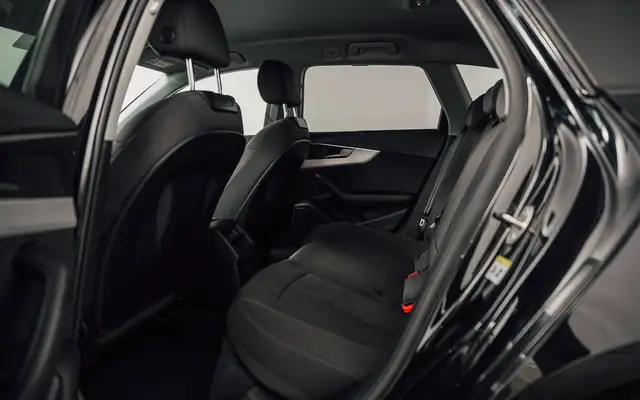 Audi A4 view 9