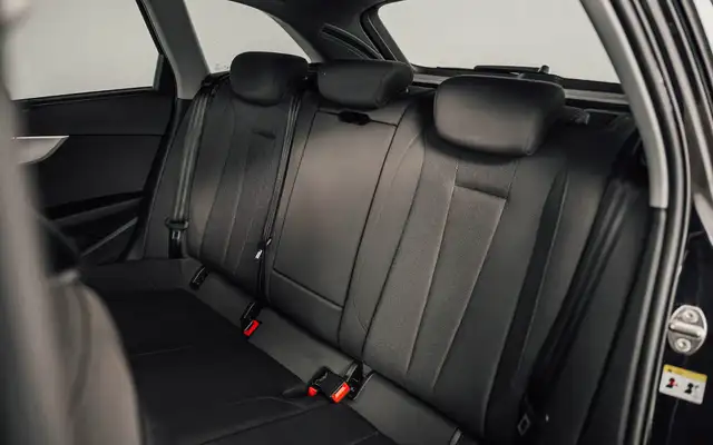 Audi A4 view 8