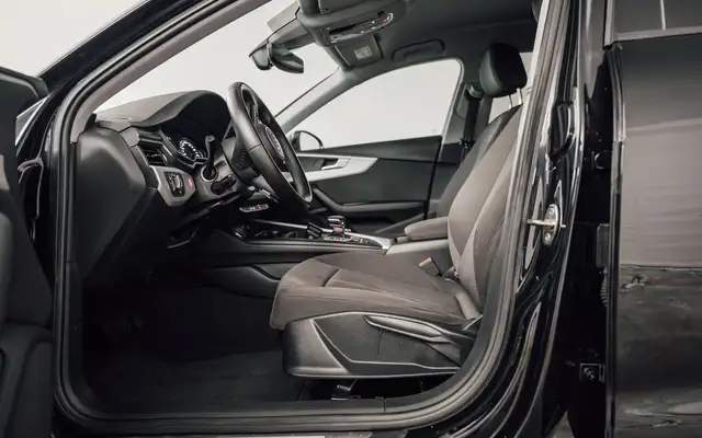 Audi A4 view 11