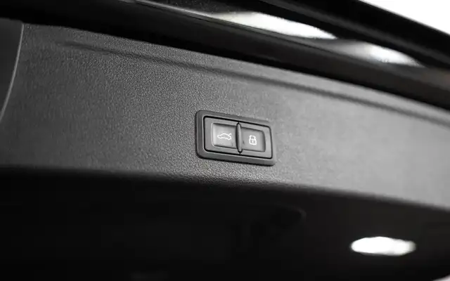 Audi A4 view 7