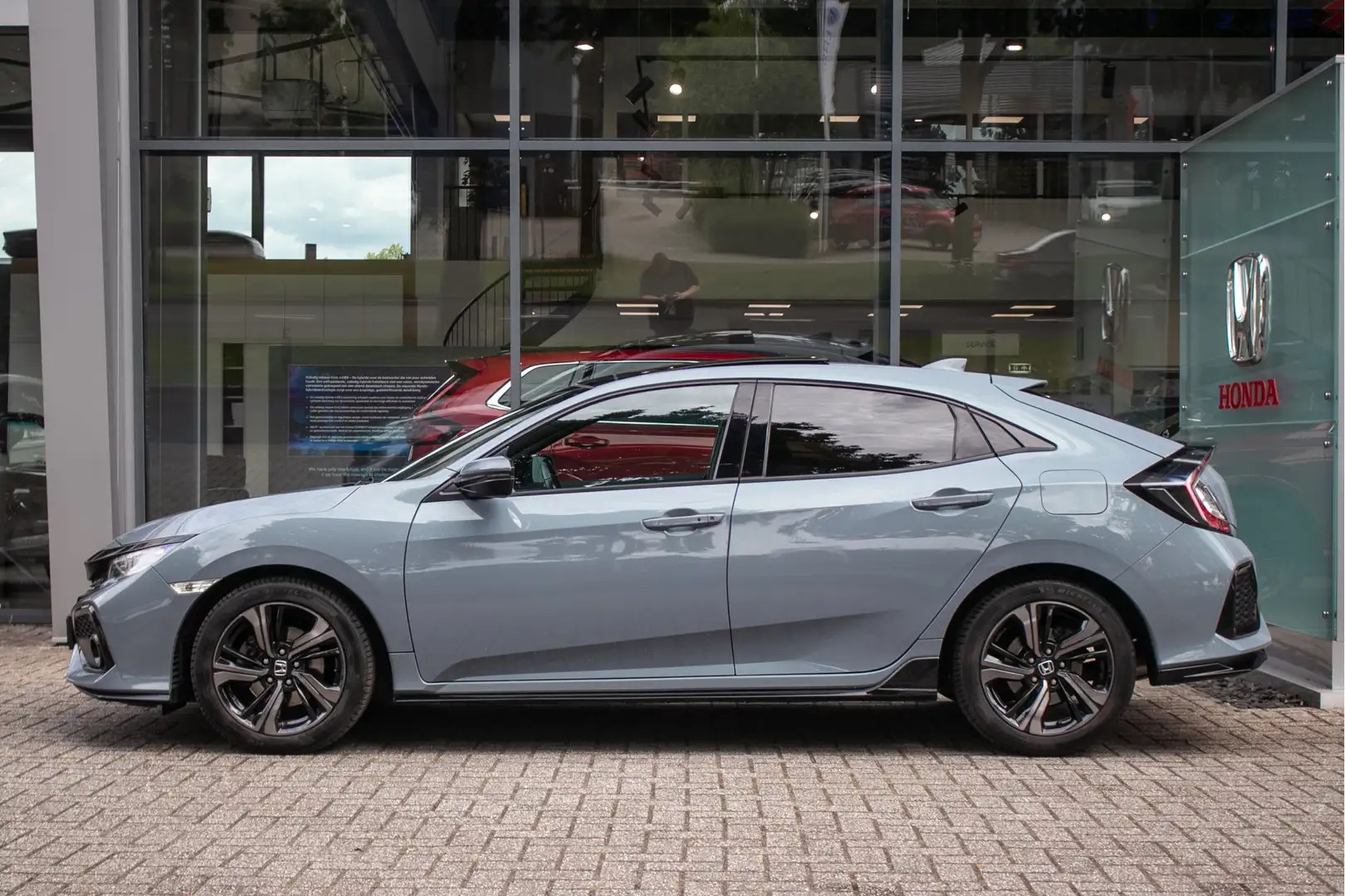 Honda Civic 1.5 i-VTEC Sport Plus Automaat All-in rijklaarprij Gris - 2