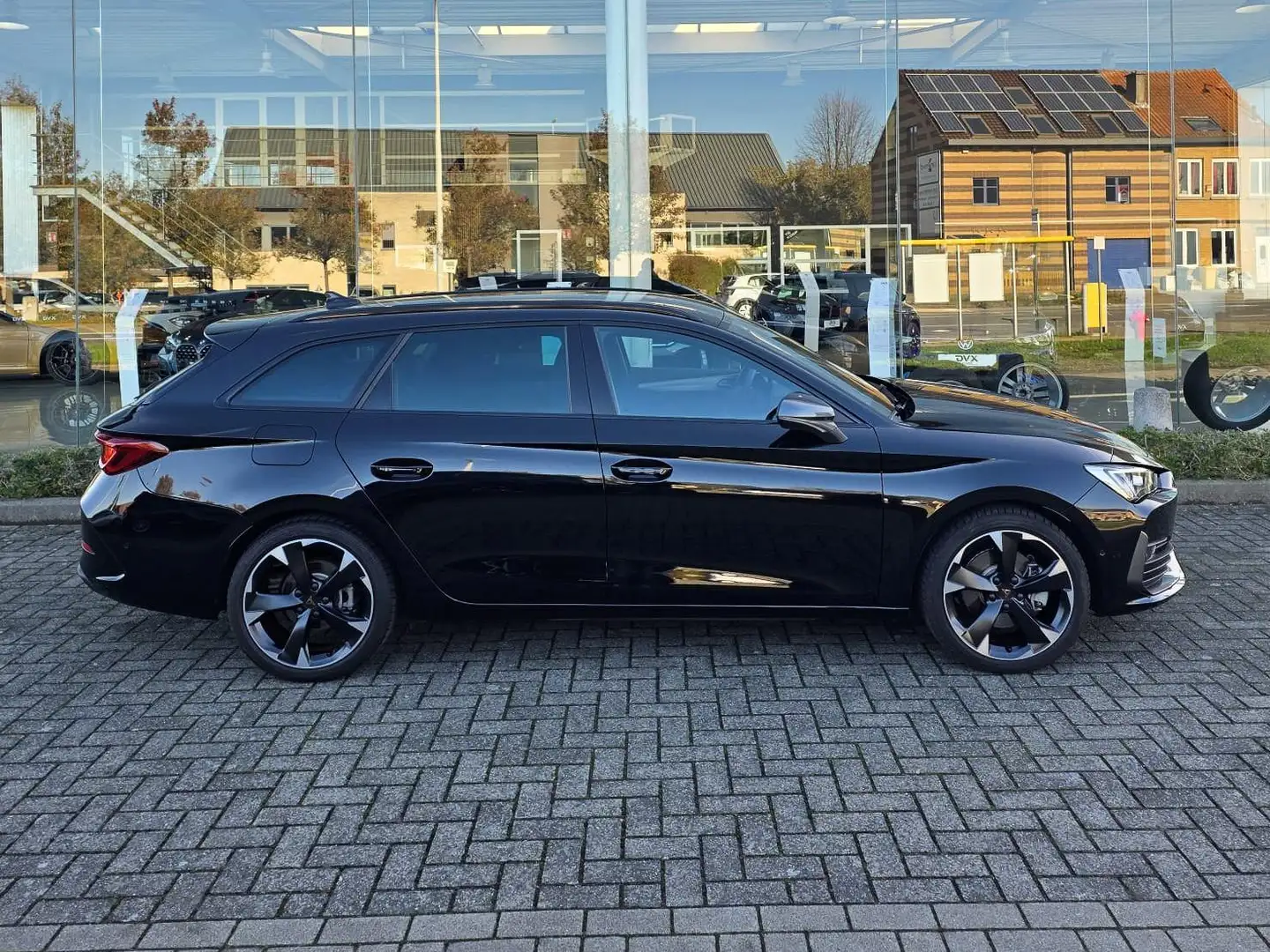 CUPRA Leon Sportstourer 1.4 e-Hybrid/Camera/Keyless/garantie Zwart - 2