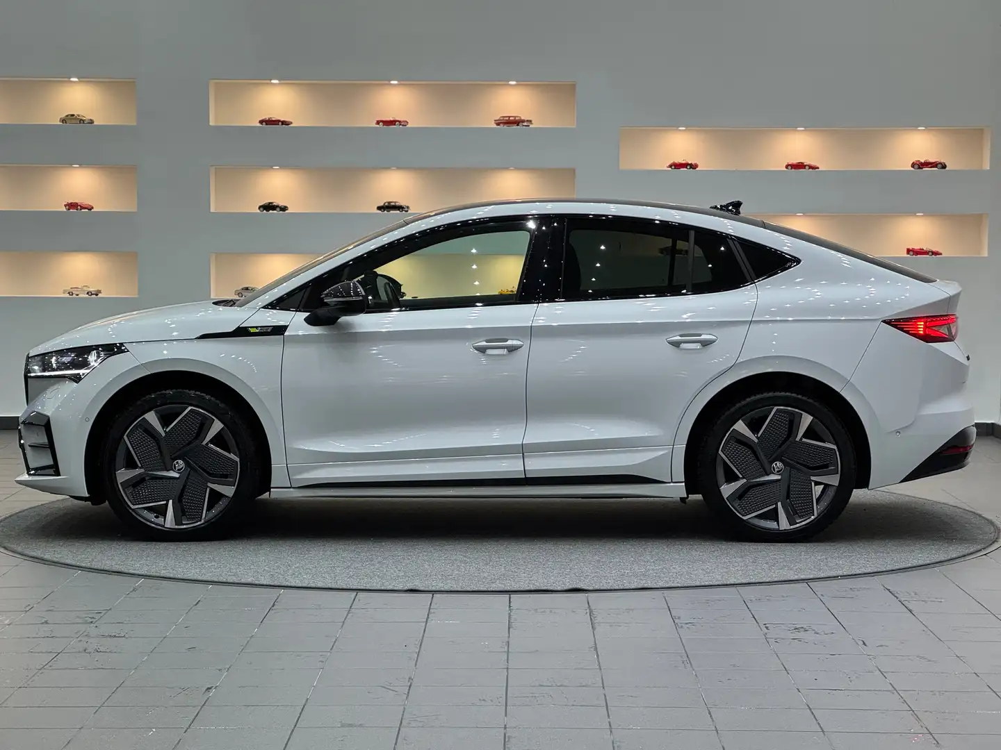Skoda Enyaq RS Suite Selection*Vision Aero 21" Zoll*Voll-Voll* Weiß - 2